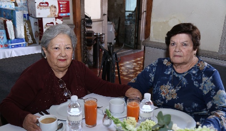  Guadalupe González y Carmelita de Andrés.