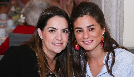  Maripepa Muriel y Verónica Romero.