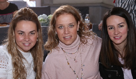  Monse Torres, Mariana Torres y Sandra de la Garza.