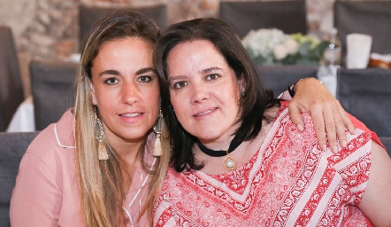  Mónica y Pilar Torres.