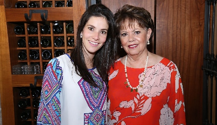 Maricarmen Meade y Pilar Ocejo.