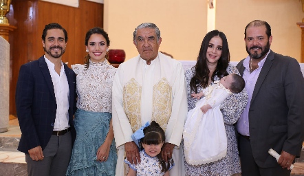  José Luis Villaseñor, Marcela Díaz Infante, Padre Carlos Medina, Sofi, Adriana Ramón, María Paula y Armando Villaseñor.