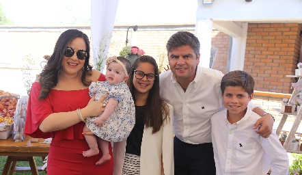  Familia Ortiz-Ramón con María Pau.