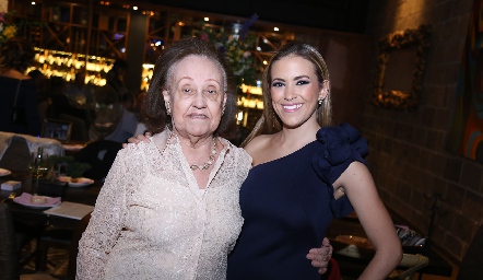  Evelina Malacara y su nieta Laura Cadena.