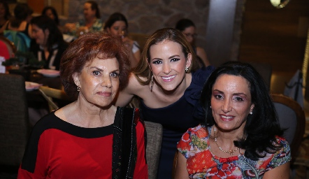  Martha Elena Quezada de Alcalde, Laura Cadena y Alejandra Alcalde de De Luna.