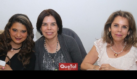  Chelito Padrón, Tere Medina y Linda Espinosa.