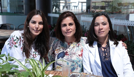  Marcela Conde, Maga Nieto y Romina Cuevas.