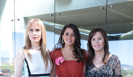  Linda Castillo, Victoria Álvarez y Claudia Castro.