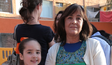  Norma Lozano, Isabella y Marijó García.
