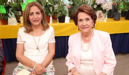  Martha Acevedo y Alicia de Carreras.