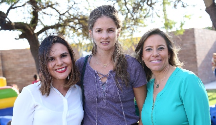  Alejandra Díaz de León, María José López y Michelle Zarur.