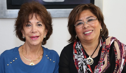  Lucero de Lobo y Carmelita Vázquez.