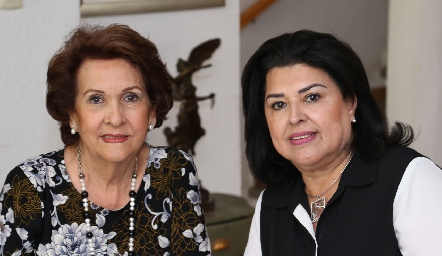  Alicia de Carreras y Diana Reyes de Romo.