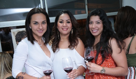  Thalía Torres, Bety Saldaña y Marisela Torres.