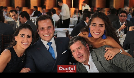  Ana Pau Ortiz, Gallo Ramírez, Nico Garford y Adri Botello.