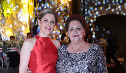  Lupita González y María Elena D’Argence.