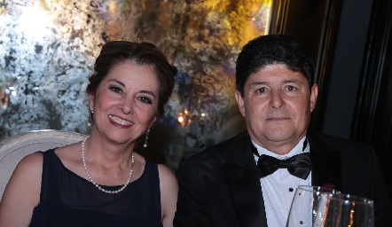  Lucía Gómez de González y Santiago González.