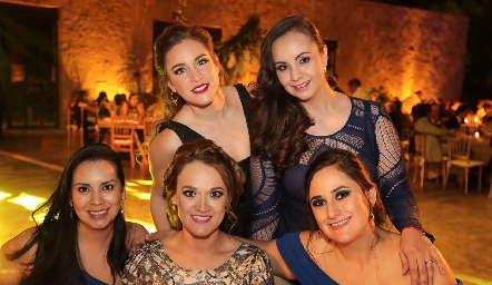  Ana Palau, Diana Sánchez, Gabriela Sánchez, Mónica González y Chío Quesada.