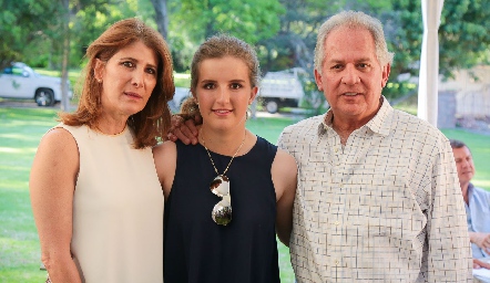  Mónica, Sofía y Miguel Torres.
