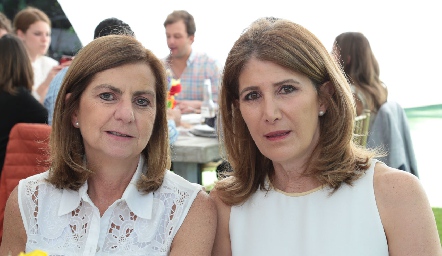Maripepa Valladares y Mónica Hernández.