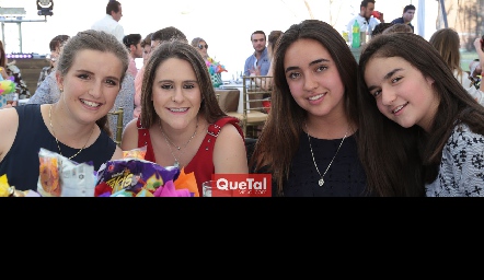  Sofía Torres, Alejandra Román, Tatina Puente y Clau Torres.