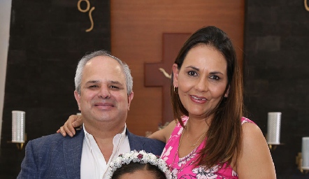  Héctor Dávila y Toyita Villalobos de Dávila con Inés.