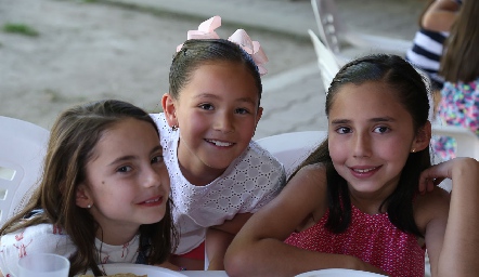  María, Danna e Inés.