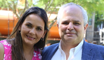  Toyita Villalobos y Héctor Dávila.