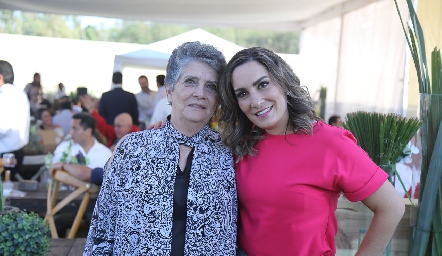  Maribel De Antuñano con su mamá.