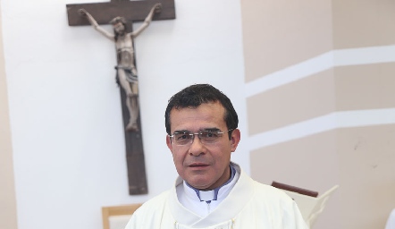  Germán González  con el Padre Chava.