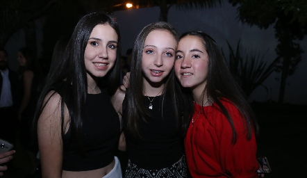  Valeria, Nuria y Ana Julia.