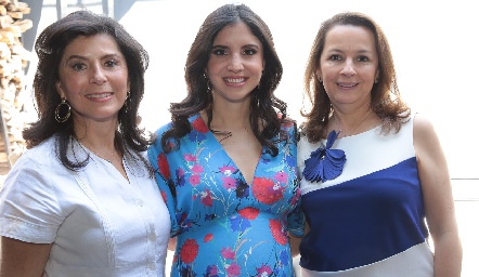 Adriana Díaz de León, Ale Torres y Lupita López.