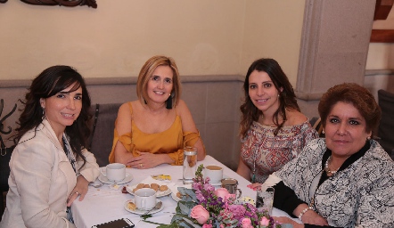  Cynthia Alcalde, Silvia Aguilar, Lorena Galarza y Edith Lambert.
