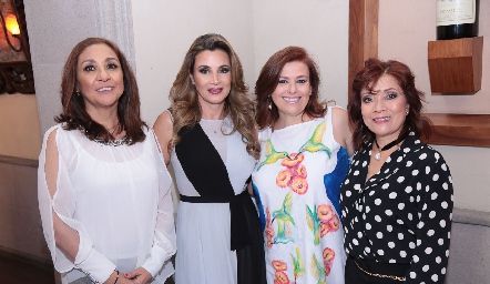  Paula Cossío, Bertha Barragán, Laura Rodríguez y Soledad Vega.
