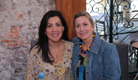  Claudia Pozos y Pupy García.