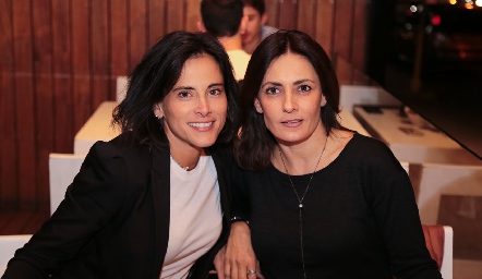 Anilú Enríquez y Claudia Artolózaga.