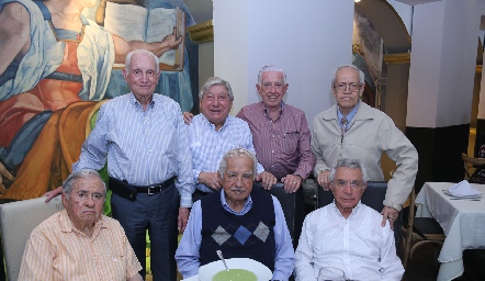  Agustín Flores, Oscar Cadena, Manuel Carreras, Dr. González Romero, Luis Constanzo, Francisco Torres y Marco Antonio González.