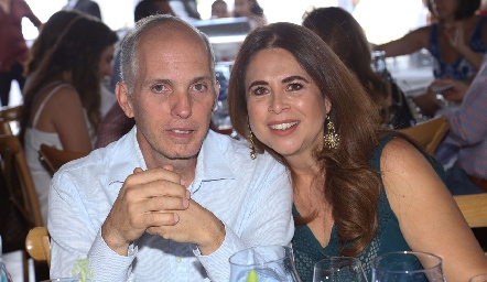  Tony Pizzuto y Pilar Díaz de León.