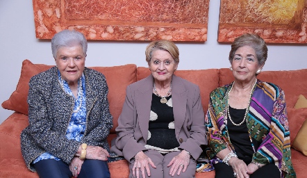  Guadalupe Hernández de Palau, Leticia Martínez de Foyo y Julieta Páez de Rodríguez.