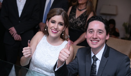  Araceli y Adrián ya son esposos.