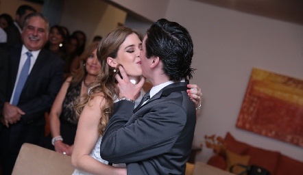  Vivan los novios.