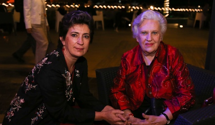  Julia Teresa Gómez y Julia Teresa González.