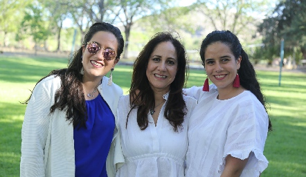  Fernanda Nava, Esther Sandoval y Montse Nava.