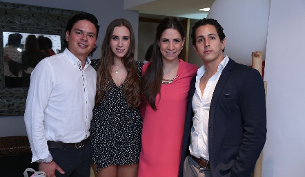  Barra Meade, Paty Dantuñano, Valeria Zúñiga y Andrés Chávez.