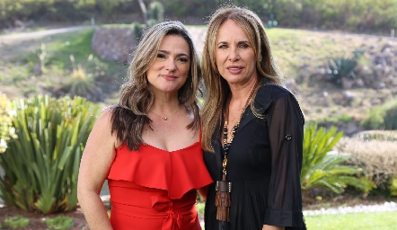  Mónica González y Lupita Pereda.
