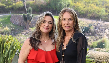 Mónica González y Lupita Pereda.