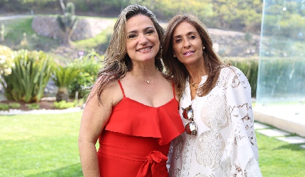  Mónica González y Mónica Gaviño .