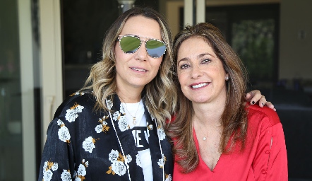  Roxana Serna y Patricia Gaviño.