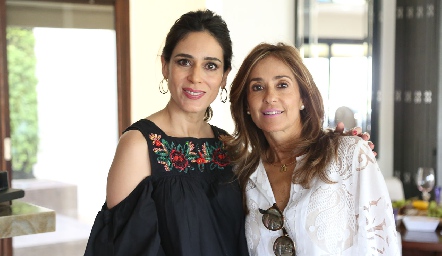  Maribel Lozano y Mónica Gaviño.
