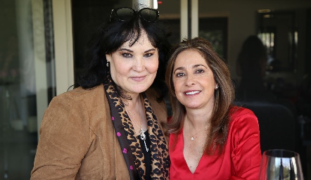  Gaby Casillas y Patricia Gaviño.